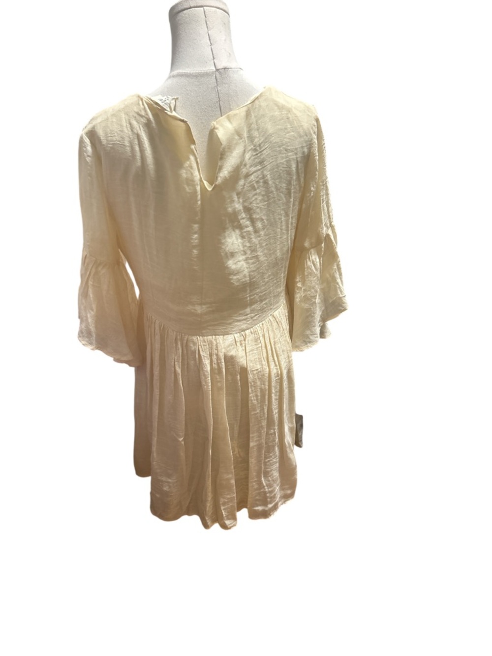 Umgee Cream Embroidered Boho Dress Floral Flare Sleeve Babydoll Medium - Picture 4 of 8